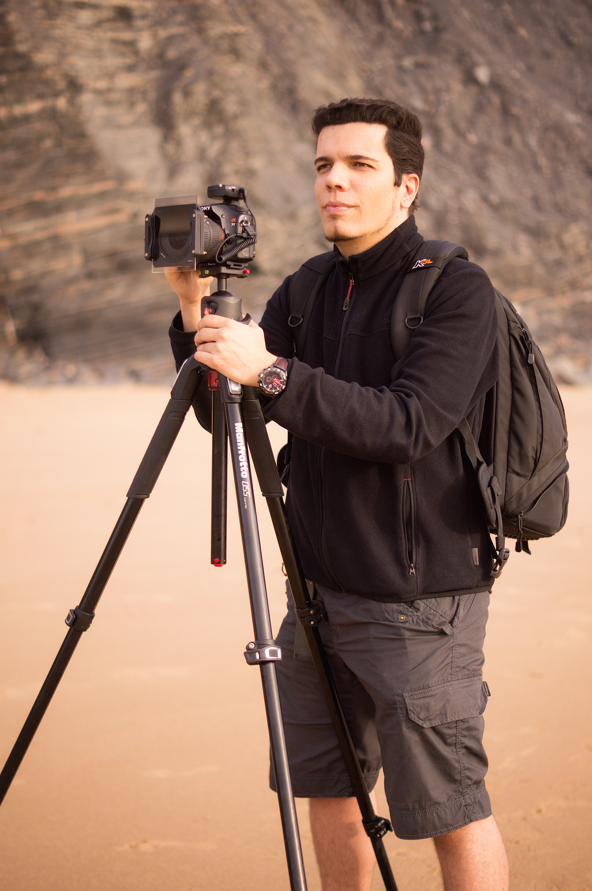 José Ramos shooting with the Manfrotto 055XPRO3 Tripod in Castelejo Beach (Algarve, Portugal)