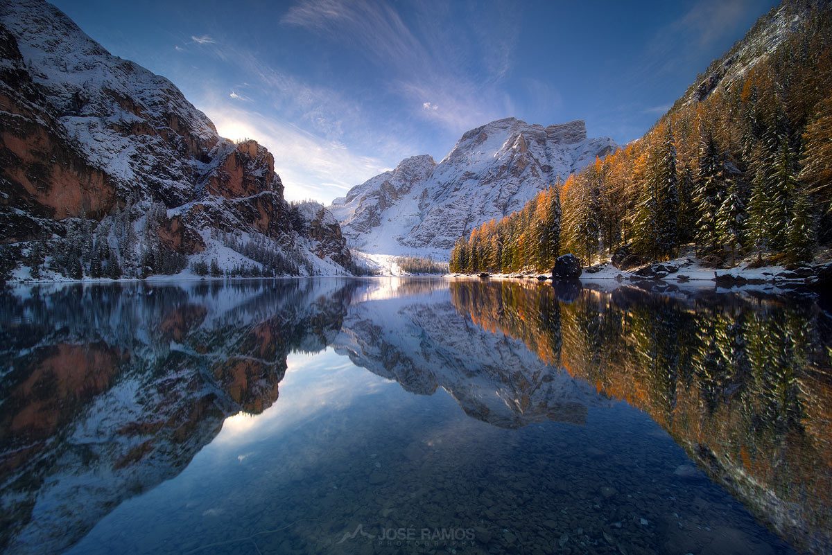 Photo made during sunrise in Lago di Braies in the Dolomites, Italy, shot by landscape photographer José Ramos