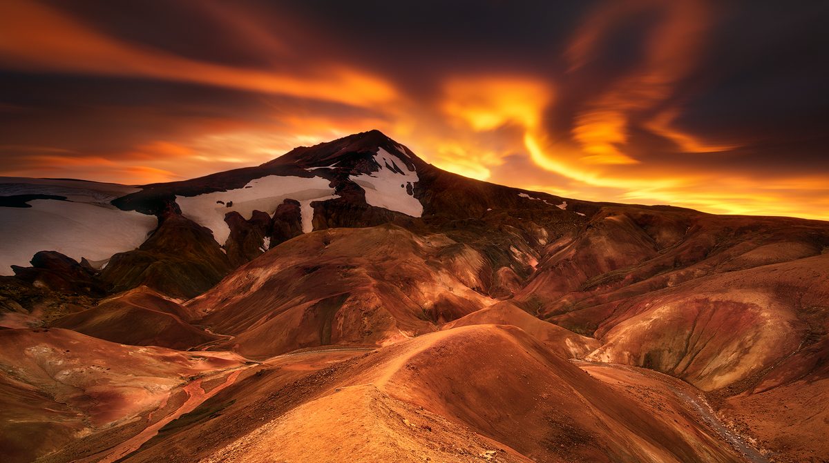 Landscape photography in the highlands of Iceland, showing a powerful sunset in Kerlingarfjoll, captured by landscape photographer José Ramos